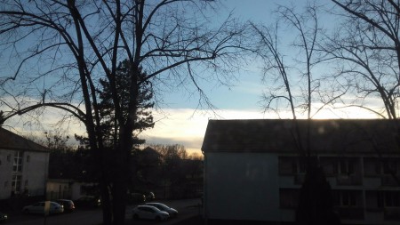 Érkező vastag réteges felhő 2017 márc. elején